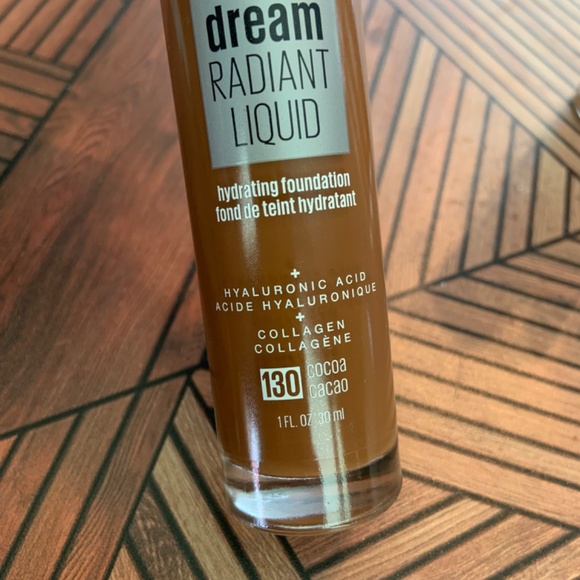 Maybelline Dream Radiant Liquid hydrating foundation 130 - Picture 2 of 3
